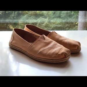 Leather TOMS, size 7.5W, GUC